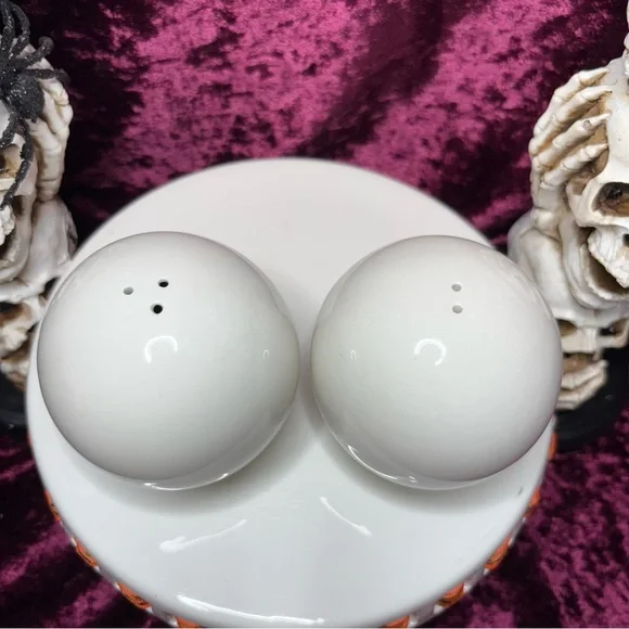 Halloween Spooky Season Green Yellow Ceramic Eyeball Salt & Pepper Shaker Set - Picture 4 of 12